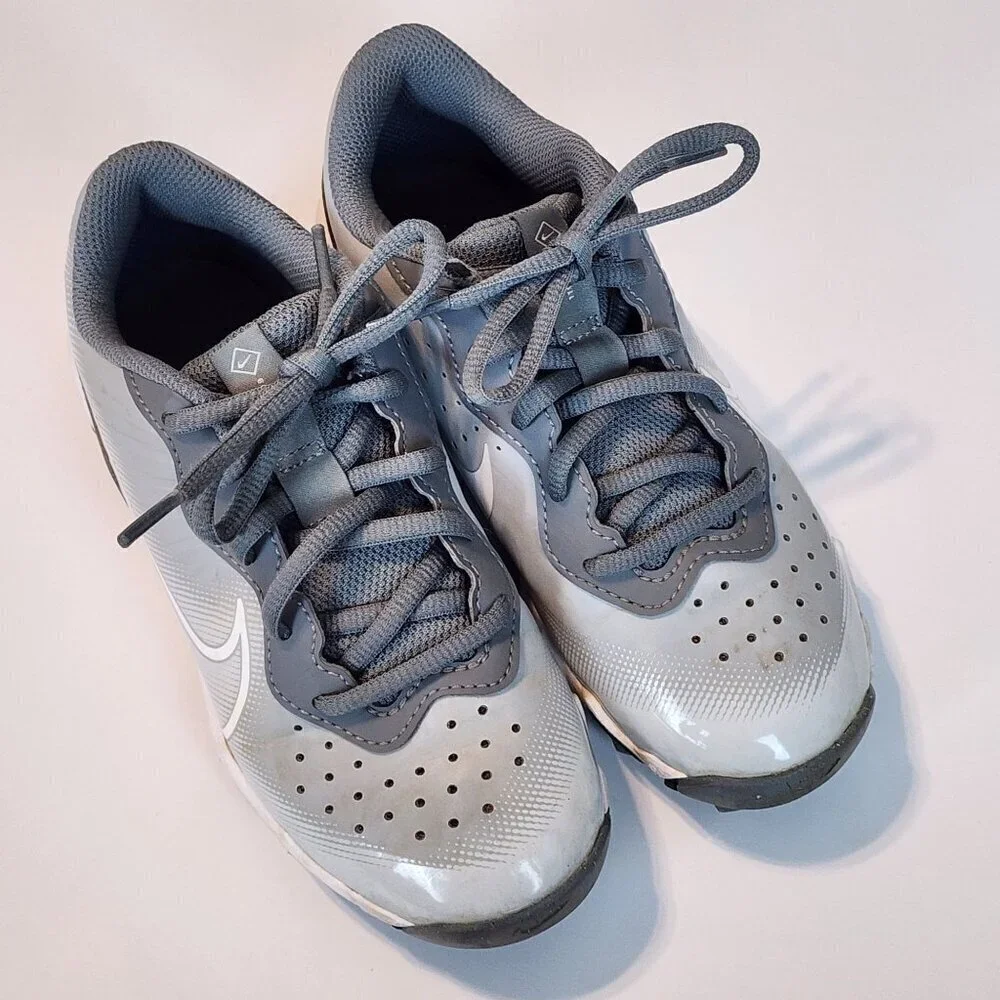 Nike Diamond fastflex softball cleats sz 1 Kids grey
